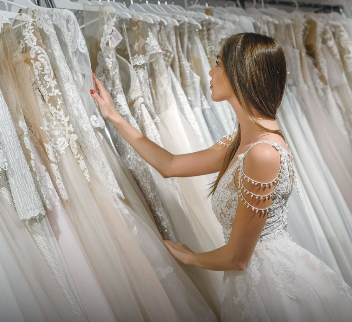 Everything you need to know about your wedding dress fitting